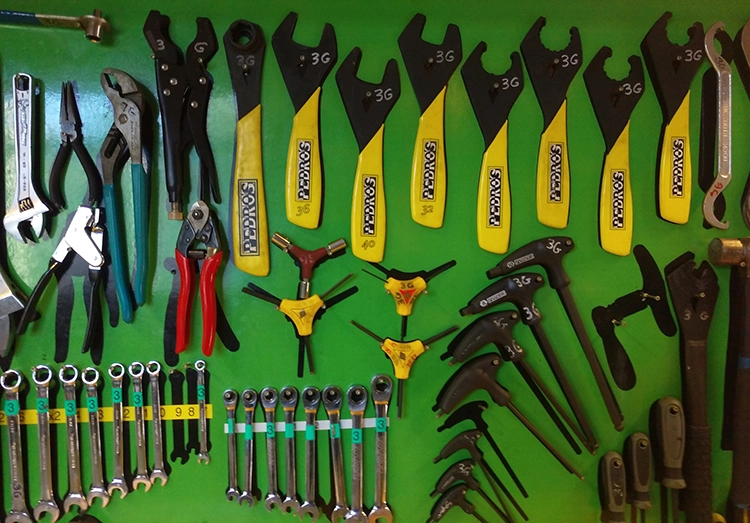 photo atelier outils VELO