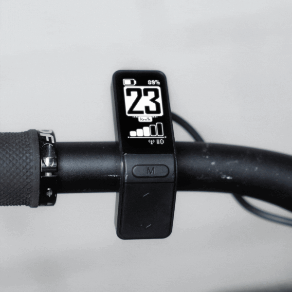 Compteur de vélo affichant la vitesse en km/h.