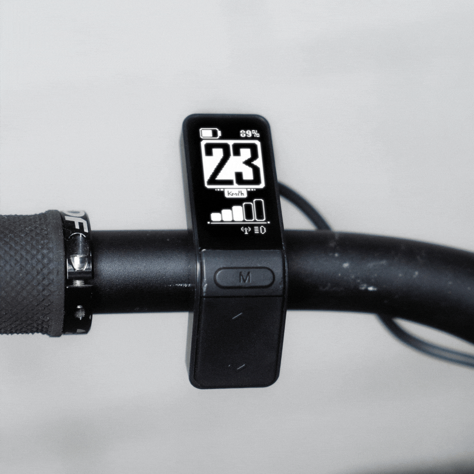 Compteur de vélo affichant la vitesse en km/h.