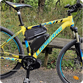 VTT jaune Lapierre sur une piste cyclable