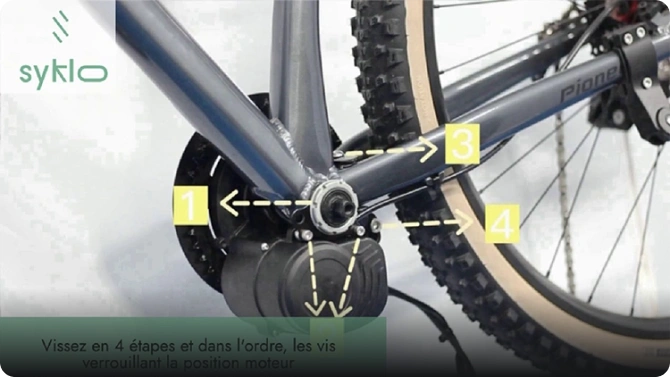Instructions pour fixer moteur sur vélo en quatre étapes.