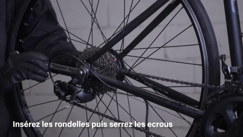 Réparation et ajustement de roue de vélo.